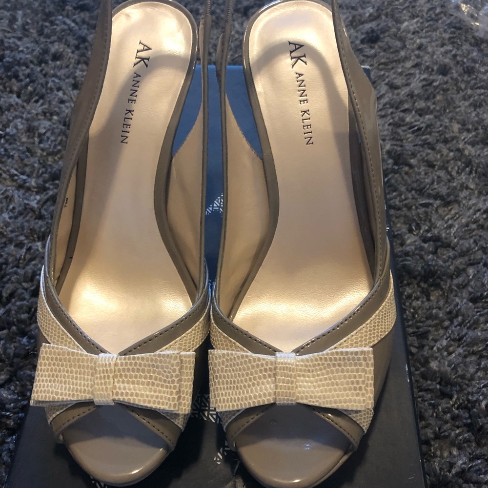 NEW IN BOX Anne Klein peep toe heels!!